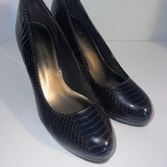 Christian Siriano Elegant Burgandy Snakeskin Pattern Heels - Picture 4 of 4